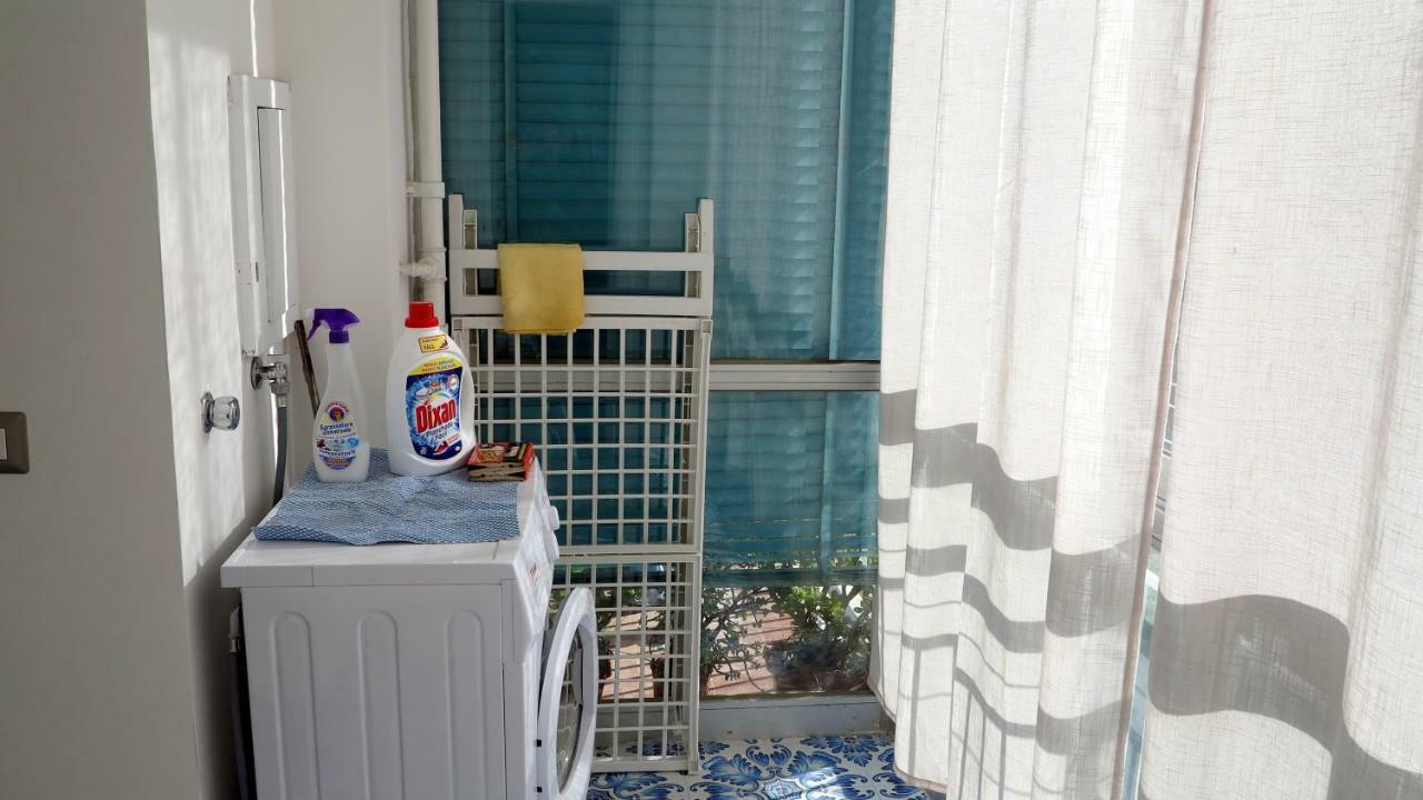 Pretty Panoramic Apartment - Half Way Center-Vomero District Napoli Dış mekan fotoğraf